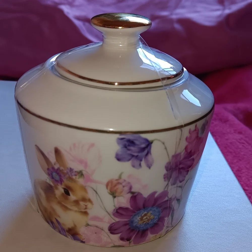 New floral jar with lid Jar - Picture 2 of 8